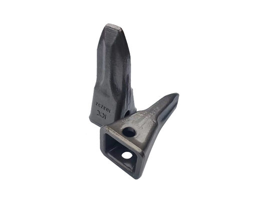 PC200-6 Digger ถัง Teeth 1U3252 ชิ้นส่วนขนย้ายดินหลังการขาย